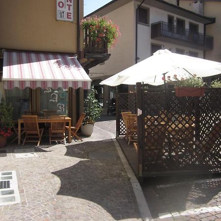 Albergo Leon Bianco Moggio Udinese Eksteriør bilde