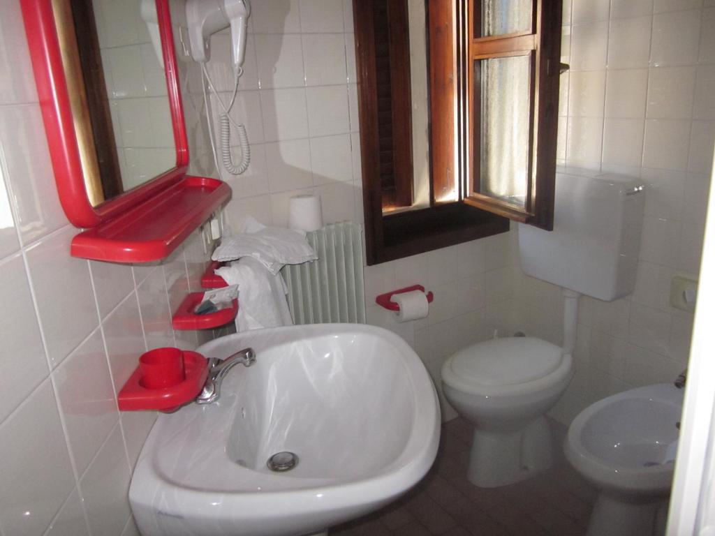 Albergo Leon Bianco Moggio Udinese Rom bilde